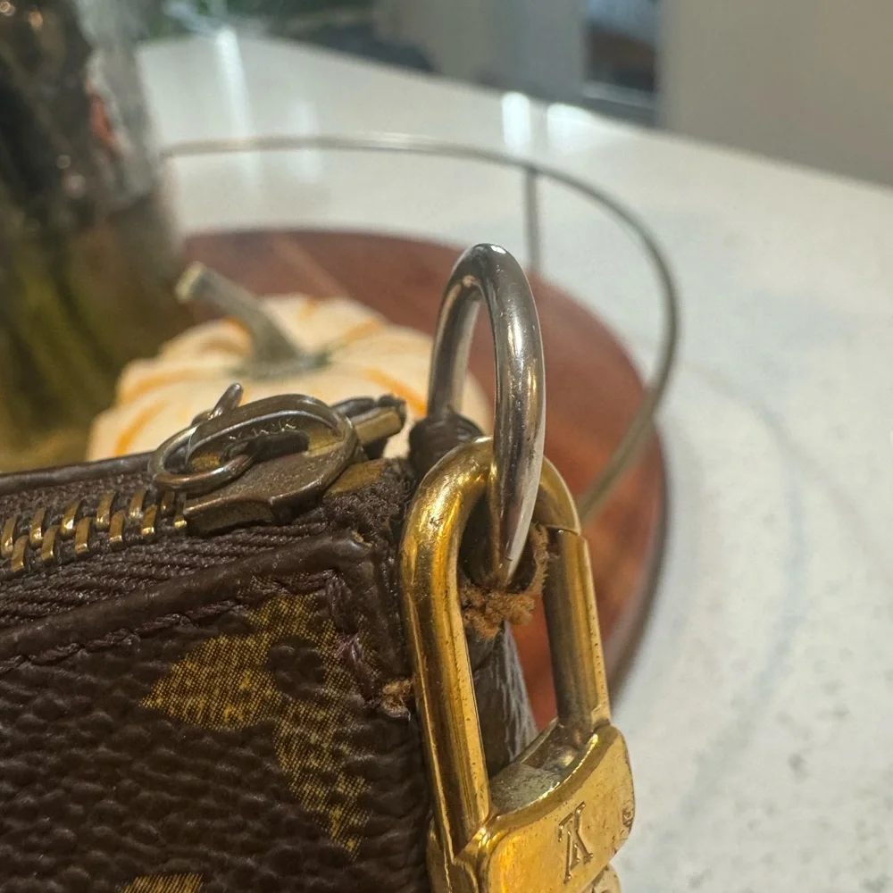 SOLD Vintage Louis Vuitton Monogram Pochette Accessoires with COA - Picture 9 of 15